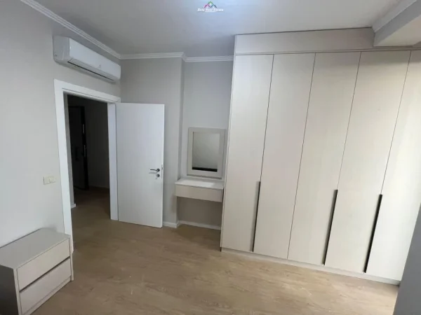 Tirane, jepet me qera apartament 2+1 Kati 5, 100 m² 1.000 € (mine peza)
