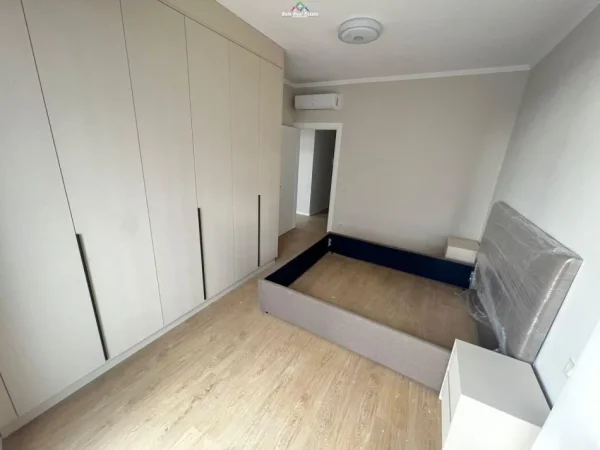 Tirane, jepet me qera apartament 2+1 Kati 5, 100 m² 1.000 € (mine peza)