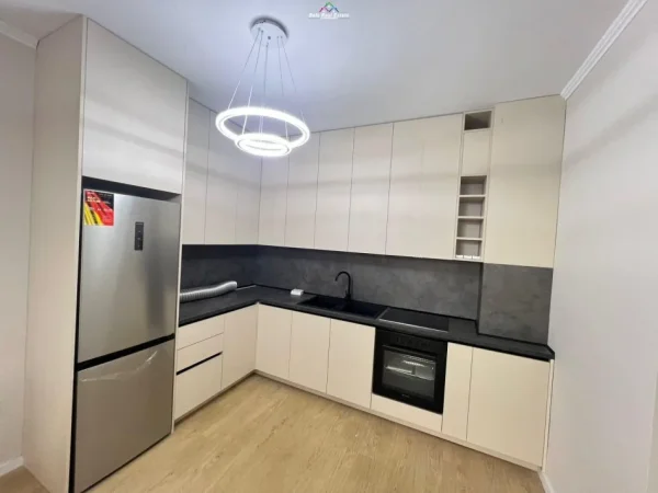 Tirane, jepet me qera apartament 2+1 Kati 5, 100 m² 1.000 € (mine peza)