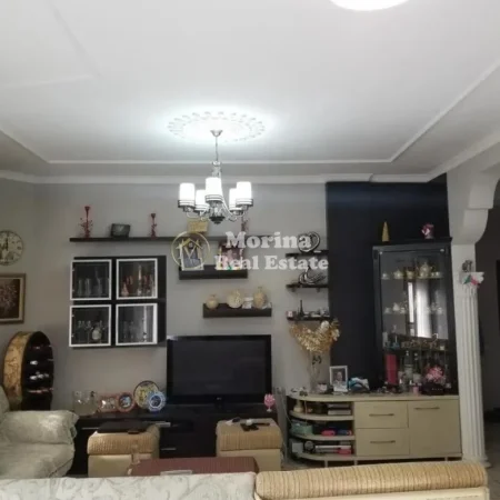 Tirane, jepet me qera Vile 3+1 Kati 4, 720 m² 3.000 € (Rruga Dhimitër Pasko)