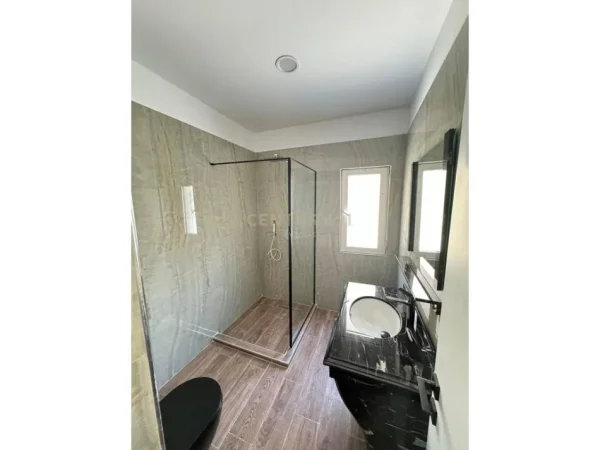 Shqiperi, jepet me qera apartament 2+1 Kati 2, 110 m² 1.000 € (FARKE)