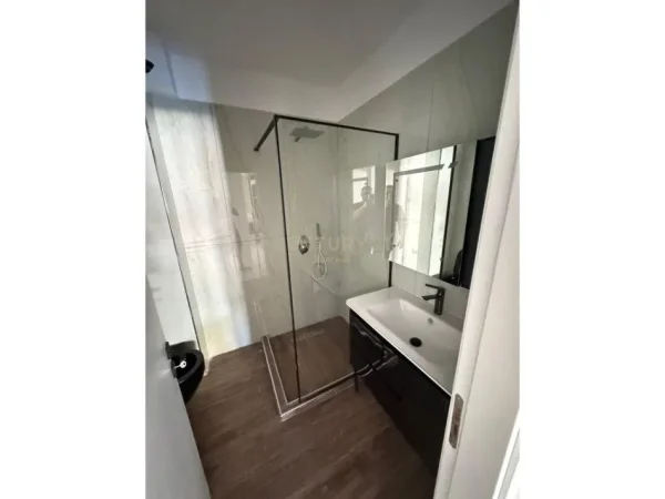Shqiperi, jepet me qera apartament 2+1 Kati 2, 110 m² 1.000 € (FARKE)