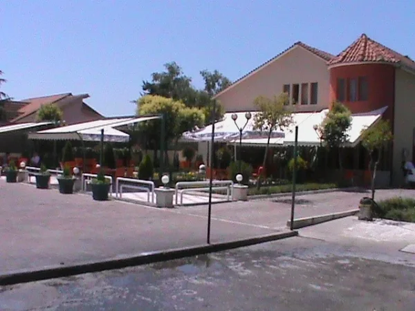 Tirane, shes ambjent biznesi Kati 1, 1.000 m² 1.500.000 € (aeroport Rinas)