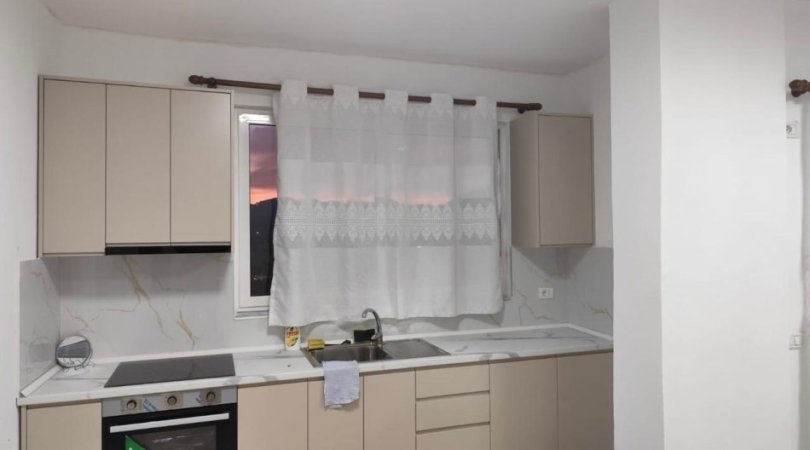 Tirane, jepet me qera apartament 2+1 Kati 4, 84 m² 450 € (yzberisht)