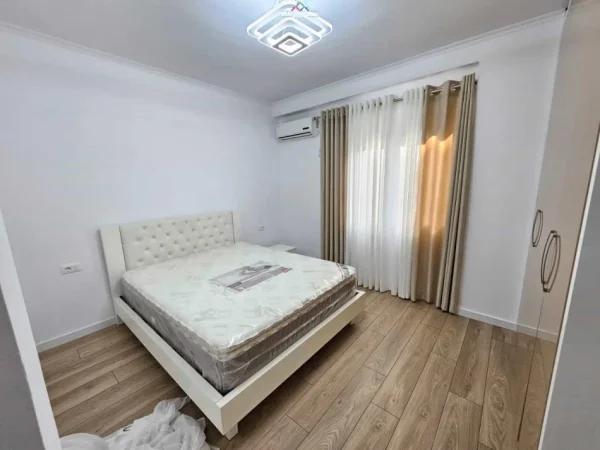 Tirane, jepet me qera apartament 2+1 Kati 2, 90 m² 800 € (kodra e diellit)