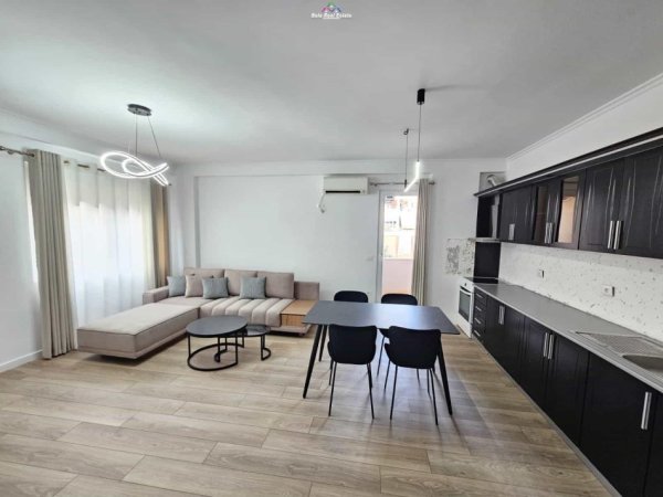 Tirane, jepet me qera apartament 2+1 Kati 2, 90 m² 800 € (kodra e diellit)
