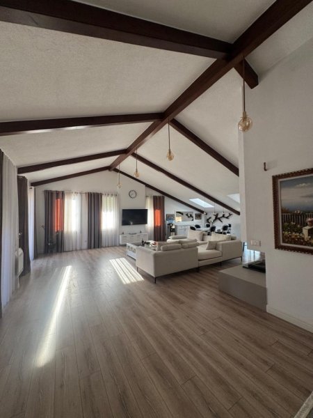 Tirane, jepet me qera apartament+verande | Penthouse 3+1+Aneks+Ballkon Kati 3, 250 m² 2.200 € (TEG)