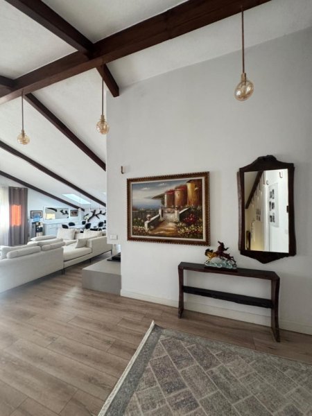 Tirane, jepet me qera apartament+verande | Penthouse 3+1+Aneks+Ballkon Kati 3, 250 m² 2.200 € (TEG)