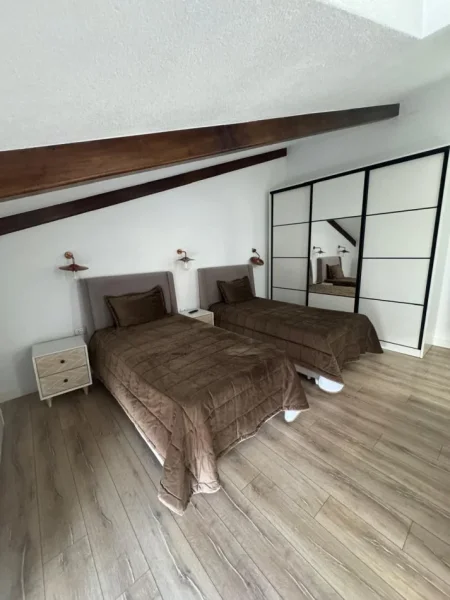 Tirane, jepet me qera apartament+verande | Penthouse 3+1+Aneks+Ballkon Kati 3, 250 m² 2.200 € (TEG)