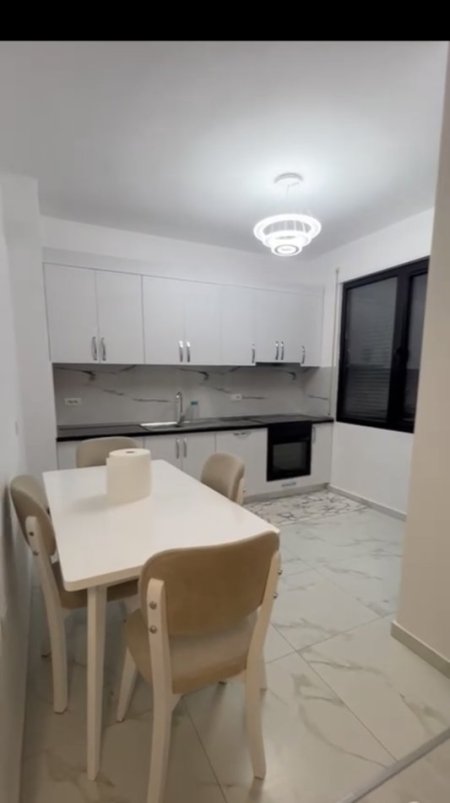 Tirane, jepet me qera apartament 2+1+Ballkon Kati 7, 100 m² 700 € (Don Bosco 2+1+2+Post Parkimi Plotesisht I Mobiluar)