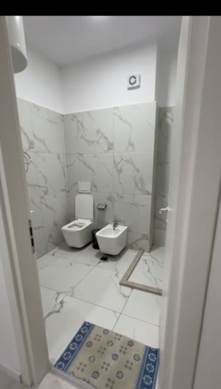 Tirane, jepet me qera apartament 2+1+Ballkon Kati 7, 100 m² 700 € (Don Bosco 2+1+2+Post Parkimi Plotesisht I Mobiluar)