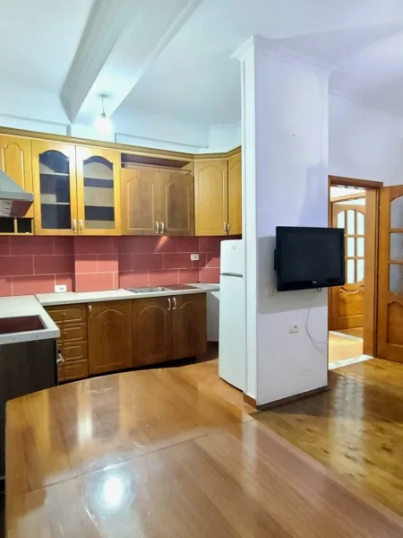 Tirane, jepet me qera apartament 1+1+Aneks+Ballkon Kati 2, 80 m² 35.000 € (Rruga Jordan Misja)