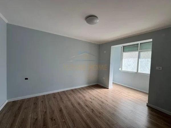 Tirane, shitet apartament 2+1+Ballkon Kati 2, 71 m² 135.000 € (Oxhaku)