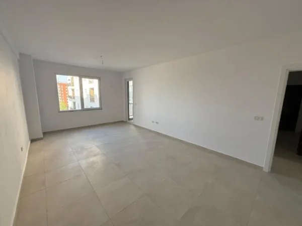 Tirane, shitet apartament 2+1+Aneks+Ballkon , 105 m² 99.000 € (kamez)
