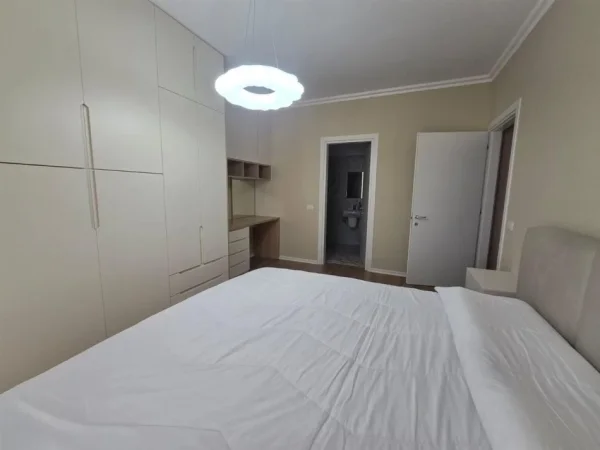 Tirane, jepet me qera apartament 2+1 Kati 3, 105 m² 600 € (ASTIR)