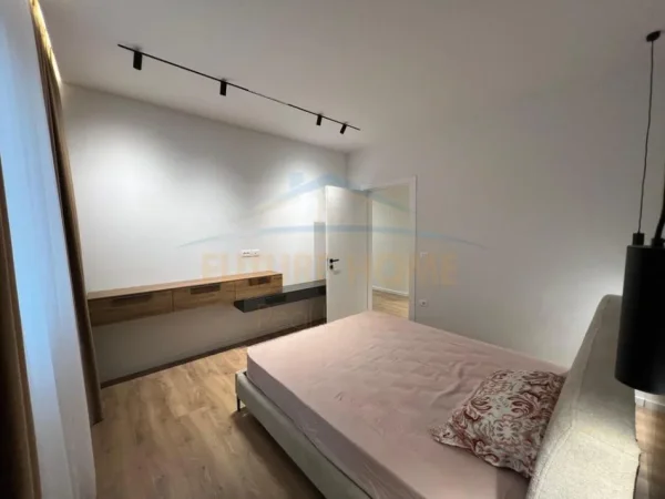 Tirane, shitet apartament 2+1+Ballkon Kati 3, 117 m² 265.000 € (Fusha Aviacionit)