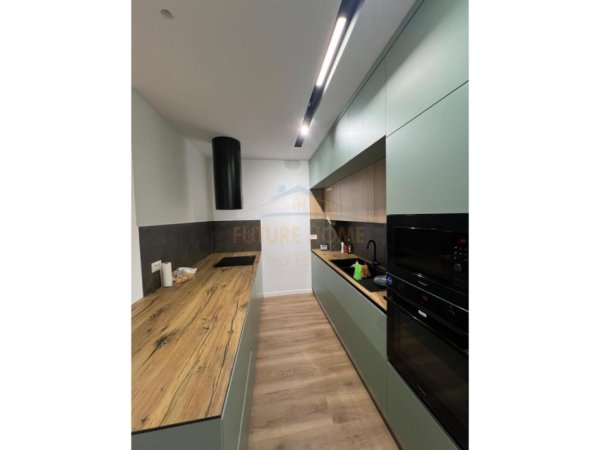 Tirane, shitet apartament 2+1+Ballkon Kati 3, 117 m² 265.000 € (Fusha Aviacionit)