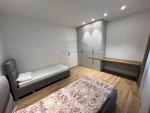 Tirane, shitet apartament 2+1+Ballkon Kati 3, 117 m² 265.000 € (Fusha Aviacionit)