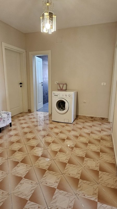 Tirane, jepet me qera apartament 2+1 Kati 5, 80 m² 500 € (MATERNITETI I RI)