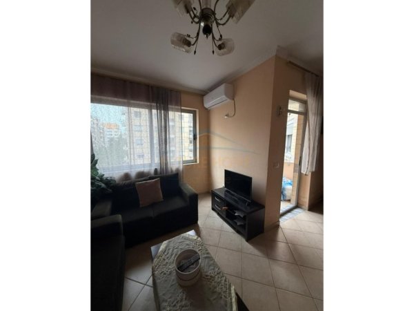 Tirane, jepet me qera apartament 1+1+Ballkon Kati 3, 62 m² 450 € (Astir)