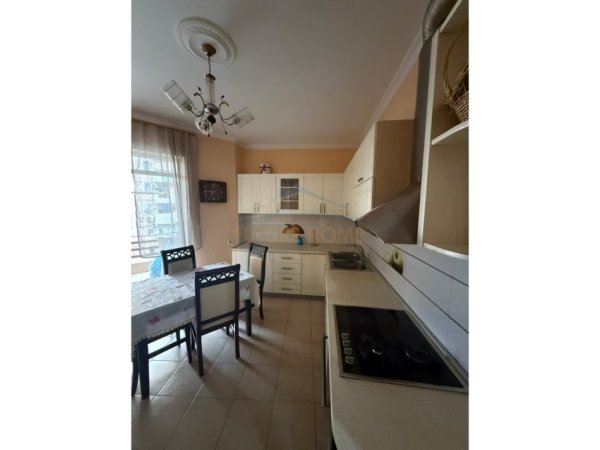 Tirane, jepet me qera apartament 1+1+Ballkon Kati 3, 62 m² 450 € (Astir)