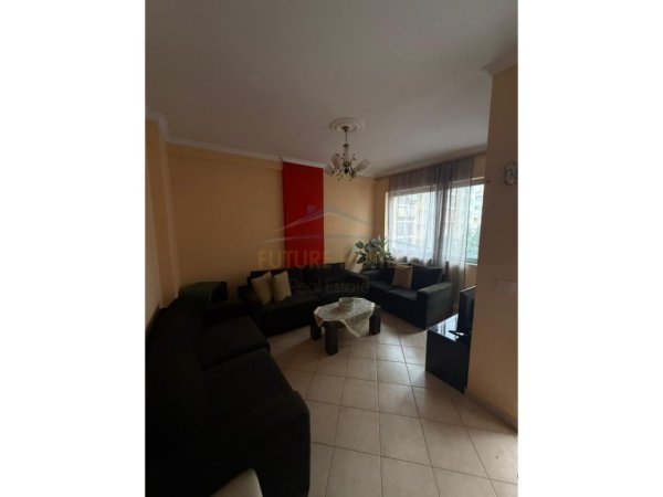 Tirane, jepet me qera apartament 1+1+Ballkon Kati 3, 62 m² 450 € (Astir)