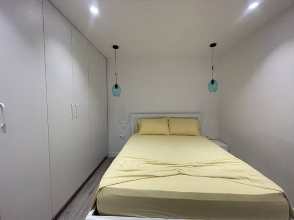 Tirane, jepet me qera apartament 1+1+Aneks+Ballkon Kati 4, 50 m² 550 € (Perball Harry Fultz, Pran Zogut te Zi.)