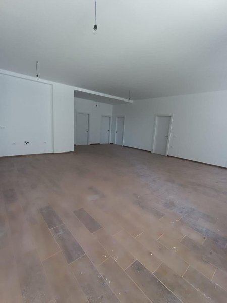 Tirane, jepet me qera ambjent biznesi Kati 1, 140 m² 900 € (oxhaku)