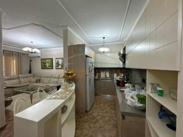 Tirane, shitet apartament 3+1+Ballkon Kati 3, 145 m² 290.000 € (Brryli)