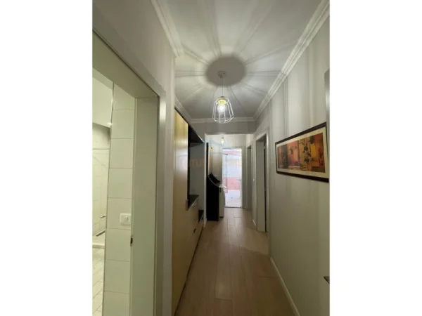 Tirane, jepet me qera apartament 3+1+Ballkon Kati 6, 125 m² 1.100 € (Qender)