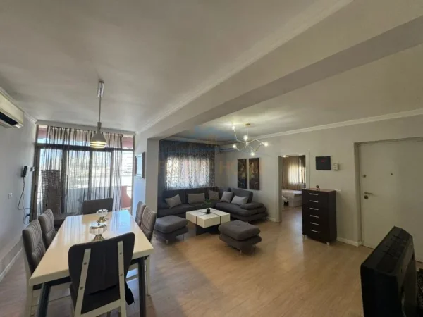 Tirane, jepet me qera apartament 3+1+Ballkon Kati 6, 125 m² 1.100 € (Qender)