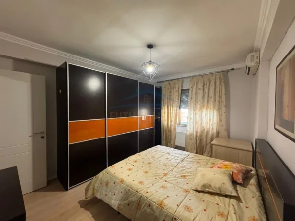 Tirane, jepet me qera apartament 3+1+Ballkon Kati 6, 125 m² 1.100 € (Qender)