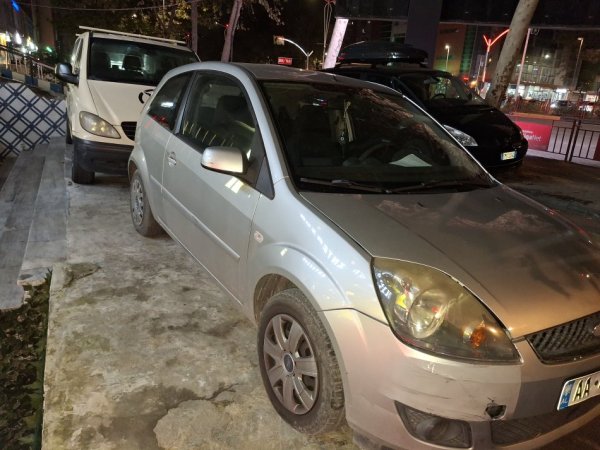 Tirane, shitet Ford fiesta Nafte, gri metalizato manuale Kondicioner 200.000 km