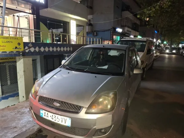 Tirane, shitet Ford fiesta Nafte, gri metalizato manuale Kondicioner 200.000 km