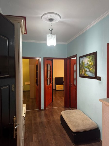 Tirane, jepet me qera apartament 2+1+Ballkon Kati 3, 500 € (Rruga Irfan Tomini Pallati 22 H2 AP. 9)