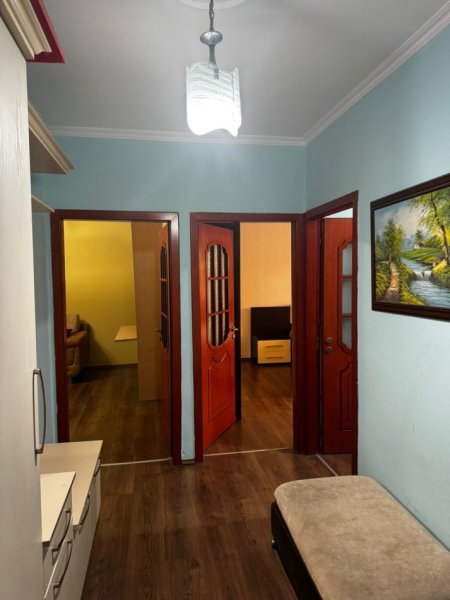 Tirane, jepet me qera apartament 2+1+Ballkon Kati 3, 500 € (Rruga Irfan Tomini Pallati 22 H2 AP. 9)