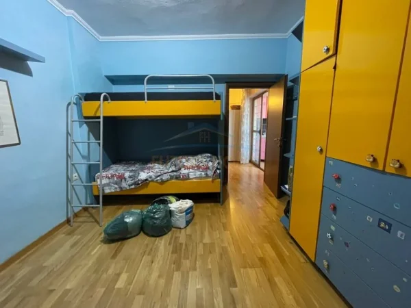 Tirane, shitet apartament 2+1+Ballkon Kati 6, 91 m² 205.000 € (Komuna e Parisit)