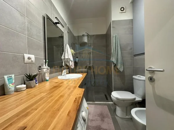 Shitet, Apartament 1+1+Post parkimi, Kompleksi Mangalem, Tiranë.