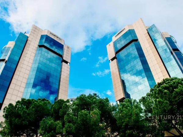 Tirane, jepet me qera ambjent biznesi Kati 2, 760 m² 24.000 € 