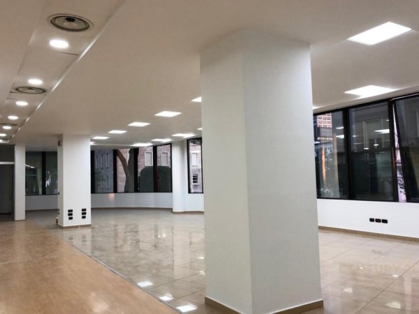 Tirane, jepet me qera ambjent biznesi Kati 2, 760 m² 24.000 € 