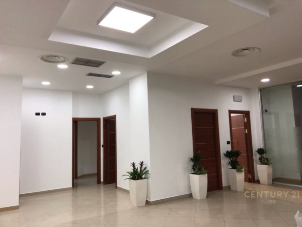 Tirane, jepet me qera ambjent biznesi Kati 2, 760 m² 24.000 € 