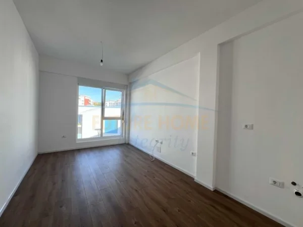 Tirane, shitet apartament 1+1+Ballkon Kati 2, 55 m² 77.000 € (Fresk)