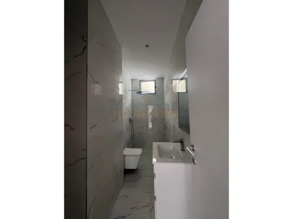 Tirane, shitet apartament 1+1+Ballkon Kati 7, 61 m² 93.000 € (Unaza e Re)