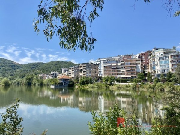 Tirane, shitet apartament duplex 2+1+Ballkon Kati 2, 200 m² 300.000 € (rruga hamdi garunja)