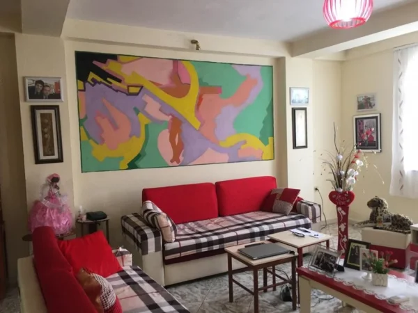 Tirane, jepet me qera Vile 2 Katshe Kati 2, 145 m² 600 € (afer Bulevardit Zog I Tirane.)