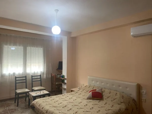 Tirane, jepet me qera Vile 2 Katshe Kati 2, 145 m² 600 € (afer Bulevardit Zog I Tirane.)