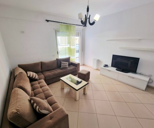 Tirane, jepet me qera apartament 2+1 Kati 4, 100 m² 500 € 