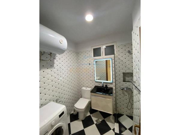 Tirane, jepet me qera apartament 2+1+Aneks+Ballkon Kati 4, 102 m² 1.300 € (Rruga Mine Peza)