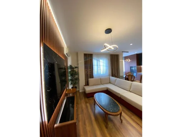 Tirane, jepet me qera apartament 2+1+Aneks+Ballkon Kati 4, 102 m² 1.300 € (Rruga Mine Peza)