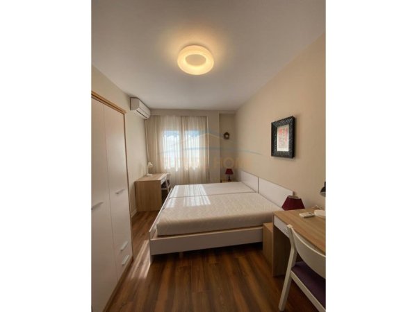 Tirane, jepet me qera apartament 2+1+Aneks+Ballkon Kati 4, 102 m² 1.300 € (Rruga Mine Peza)